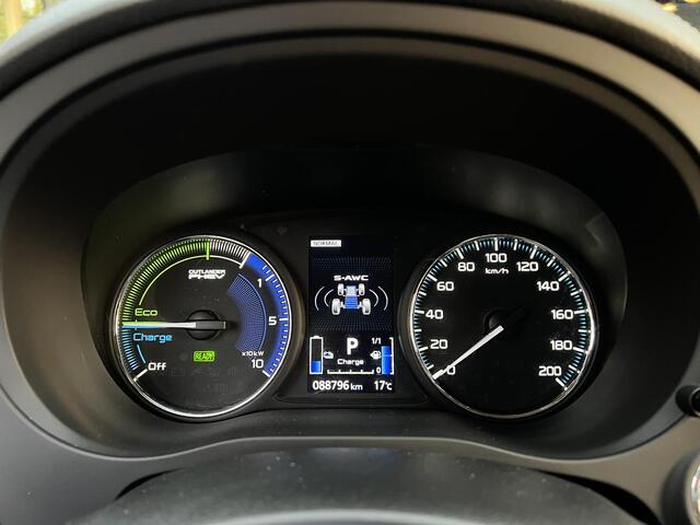 Mitsubishi OUTLANDER 2.4 PHEV Intense | Trekhaak | Navigatie | FABRIEKSGARANTIE TOT 03-2029!