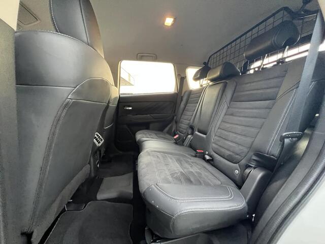 Mitsubishi OUTLANDER 2.4 PHEV Intense | Trekhaak | Navigatie | FABRIEKSGARANTIE TOT 03-2029!