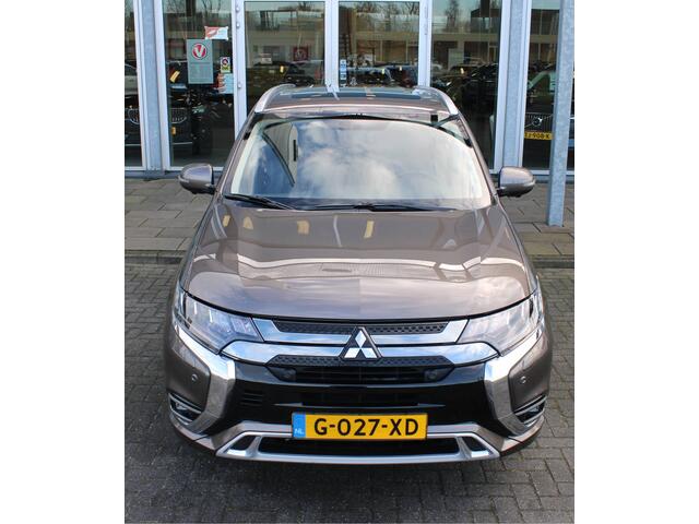 Mitsubishi OUTLANDER 2.4 PHEV Intense+ | Schuif/kantel dak | Achteruitrij camera | trekhaak |