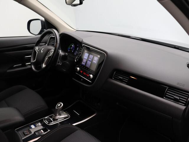 Mitsubishi OUTLANDER 2.4 PHEV Pure+ | Keyless | trekhaak | Clima | Cruise | Stoelverwarming |