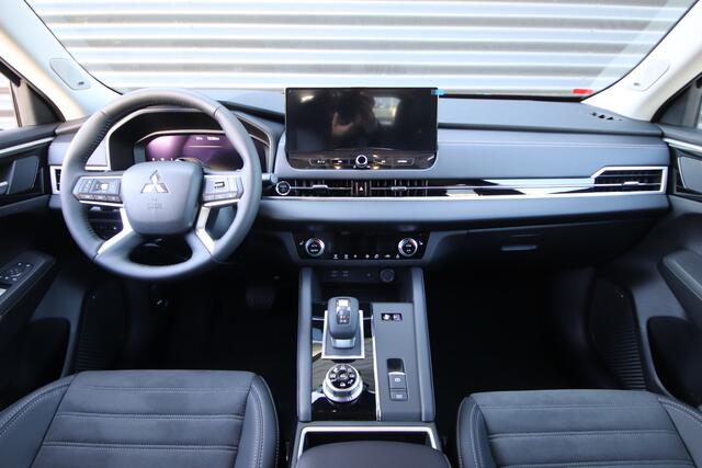 Mitsubishi OUTLANDER 2.4 PHEV First Edition Rijklaarprijs nu ¤ 54.040,- Nieuw! Uit voorraad leverbaar & tijdelijk ¤ 4.000,- korting!