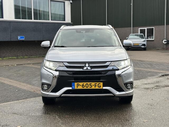Mitsubishi OUTLANDER 2.0 PHEV Prestige+ VEEL OPTIES!| ELEK. STOEL| ELEK. ACHTERKLEP| STOEL/STUURVERWARMING | AFNEEMBARE TREKHAAK | PANO DAK | ACHTERUITRIJ CAMERA |