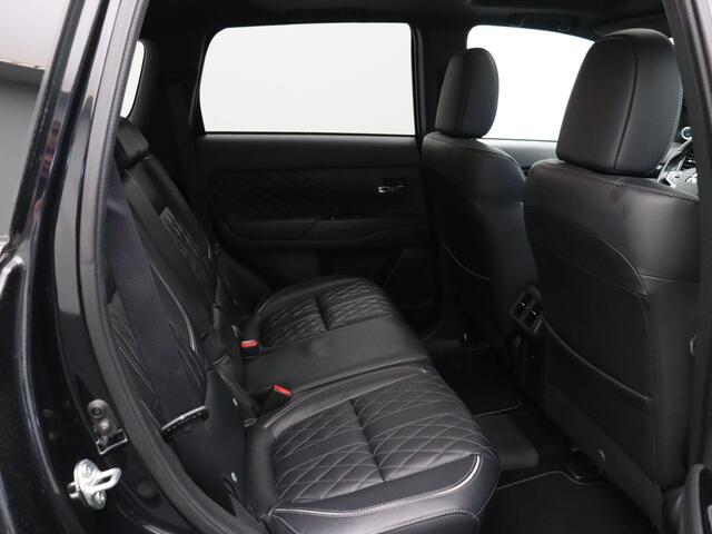 Mitsubishi OUTLANDER 2.4 PHEV Instyle | Lederen interieur | Trekhaak | Panoramadak |