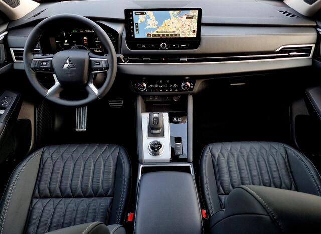 Mitsubishi OUTLANDER 2.4 PHEV Instyle / ¤6.000,- Voordeel Op Nieuwprijs / Nieuw Model 2025 / Elektrische Range 86 KM WLTP / 1600KG Trekgewicht / 8 Jaar Fabrieksgarantie