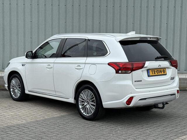Mitsubishi OUTLANDER 2.4 PHEV Instyle / Full Options! / Dealer Onderhouden / Trekhaak 1.500 KG Trekgewicht / Schuif- & Kanteldak / Lederen Bekelding / Stoel- & Stuurverwarmng / Adaptieve Cruise Control / Climate Control / Fabrieksgarantie t/m 07-12-2026 /