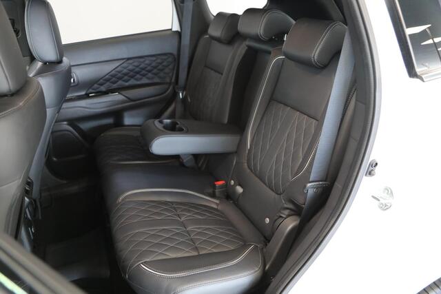 Mitsubishi OUTLANDER 2.4 PHEV Instyle | Schuif- opendak | Leer | Apple Carplay