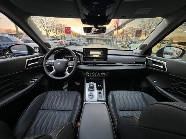 Mitsubishi OUTLANDER 2.4 PHEV Instyle | Panoramadak | Leder | Stoelverwarming- en verkoeling