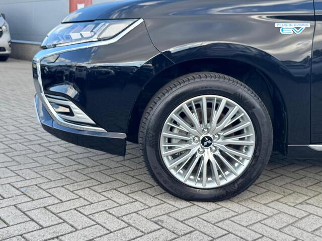 Mitsubishi OUTLANDER 2.4 PHEV Intense+ TREKHAAK | PANODAK |