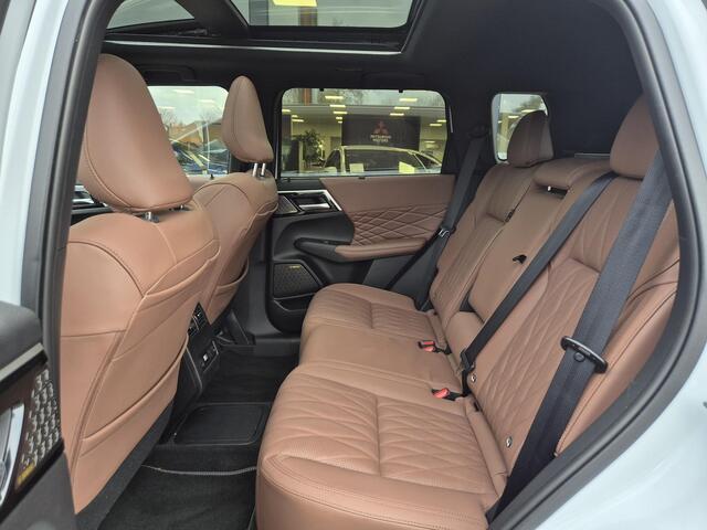 Mitsubishi OUTLANDER 2.4 PHEV Instyle+ | Cognac lederen interieur | Stoelverwarming koeling, massage | Luxe audio systeem | Meest complete uitvoering | DEMO