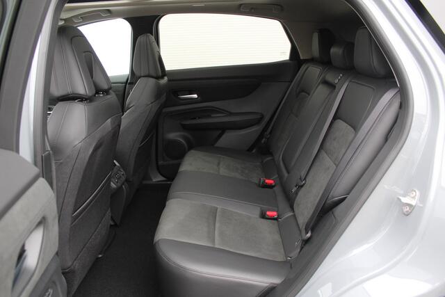 Nissan Ariya Evolve 91 kWh / ¤3.000,- Nissan Voorraadvoordeel / Nieuw uit Voorraad Leverbaar/ 20 Inch Velgen / Schuif/Kanteldak / Navigatie / 360 Graden Camera /