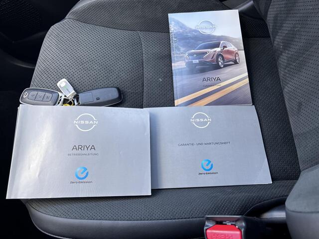 Nissan Ariya Evolve 91 kWh Automaat / WLTP bereik 516 km / Trekgewicht 750 kg / CCS snelladen / Elektrisch Glazen Schuif- en Kanteldak / Elektrisch Verstelbare Voorstoelen met geheugenset / Adaptieve Cruise Control / Keyless Entry & Start / Stoelventilatie / Stuur-,