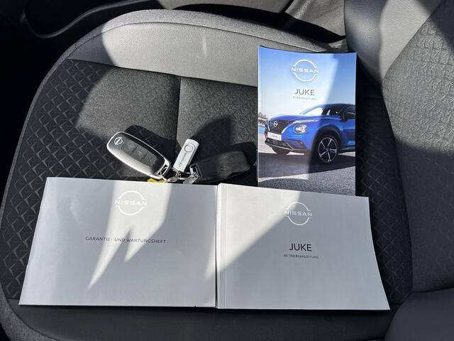 Nissan JUKE 1.0 DIG-T N-Connecta DCT Automaat / Fabrieksgarantie tot 09-12-2027 / Cold Pack / Stuur-, stoel- en voorruit verwarming / Navigatie / Apple Carplay Android / 17" LMW + All Season banden /