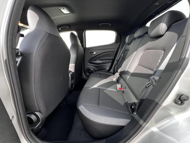 Nissan JUKE 1.0 DIG-T N-Connecta DCT Automaat / Fabrieksgarantie tot 09-12-2027 / Cold Pack / Stuur-, stoel- en voorruit verwarming / Navigatie / Apple Carplay Android / 17" LMW + All Season banden /