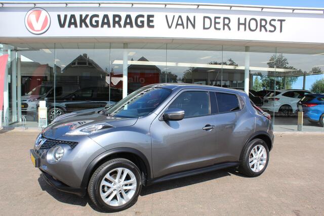 Nissan JUKE 1.2-116pk DIG-T S/S N-Connecta. Erg nette en goed onderhouden hoogzitter. Afkomstig van de eerste eigenaar ! Autm. airco, metallic lak, LM wielen, camera, navigatie, telefoonvoorb., trekhaak + afn. kogel, cruise control, privacy glass etc.