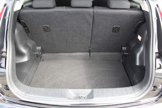 Nissan JUKE 1.2-116pk DIG-T S/S Acenta. Zeer nette en goed onderhouden hoogzitter ! Autm. airco, camera, trekhaak, LM wielen, airco, cruise control, navigatie, telefoonvoorb., All season banden, privacy glass etc