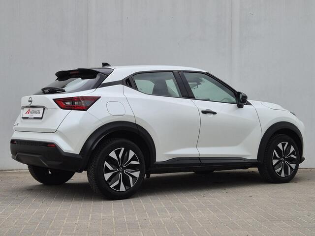 Nissan JUKE 1.0 DIG-T Acenta / Nissan Connect Navigatie / Stoelverwarming / Cruise control / Achteruitrijcamera / Apple Carplay Android Auto / Climate control / Allseason Banden /