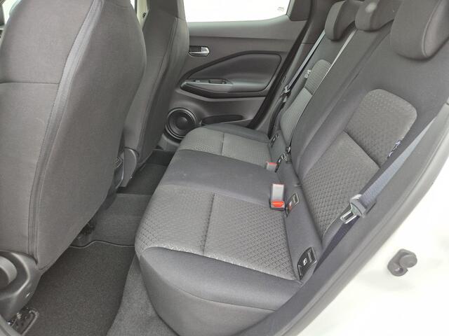 Nissan JUKE 1.0 DIG-T Acenta / Nissan Connect Navigatie / Stoelverwarming / Cruise control / Achteruitrijcamera / Apple Carplay Android Auto / Climate control / Allseason Banden /