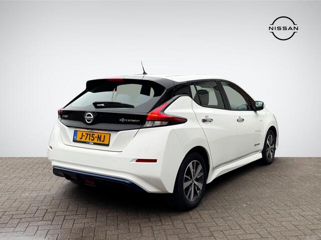 Nissan LEAF Acenta 40 kWh | Navigatie | Camera | Apple Carplay/Android Auto | Dodehoek | Adapt. Cruise Control | Keyless Entry | Rijklaarprijs!