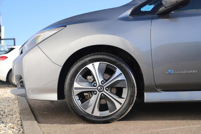 Nissan LEAF N-Connecta 40 kWh Trekhaak Navigatie 360 Camera Stoelverwarming Carplay