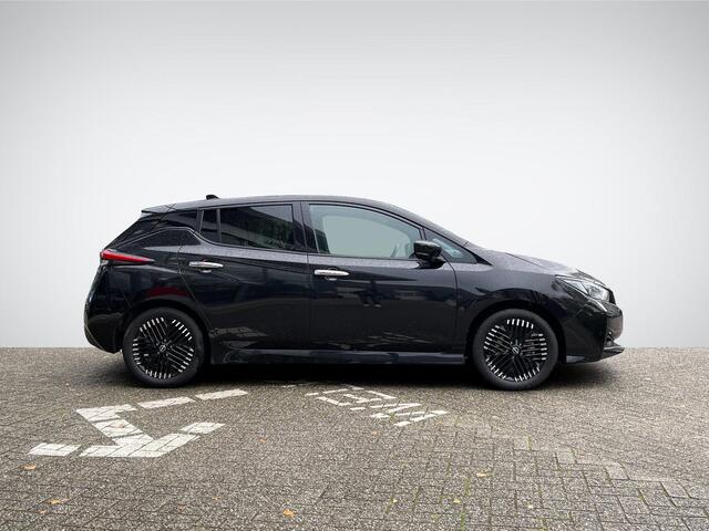 Nissan LEAF N-Connecta 39 kWh | Trekhaak | Navigatie | Stuur- + Stoelverwarming | 360° Camera | Keyless Entry | Adapt. Cruise Control | Rijklaarprijs!