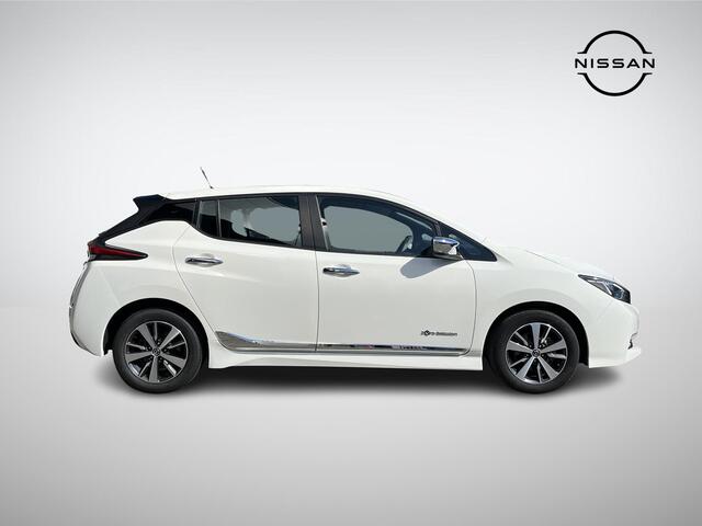 Nissan LEAF Acenta 40 kWh Chrome Pack, SoH 89% | Navigatie | Camera | Adapt. Cruise Control | Apple Carplay/Android Auto | Keyless Entry | Dodehoek Detectie | Rijklaarprijs!