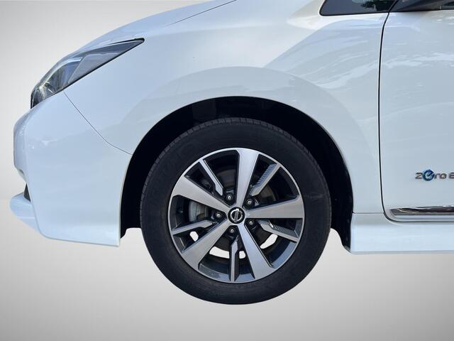 Nissan LEAF Acenta 40 kWh Chrome Pack, SoH 89% | Navigatie | Camera | Adapt. Cruise Control | Apple Carplay/Android Auto | Keyless Entry | Dodehoek Detectie | Rijklaarprijs!