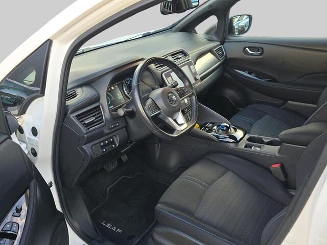 Nissan LEAF N-Connecta 40 kWh | Automaat | Stoelverwarming | Navigatie | 360 Camera |