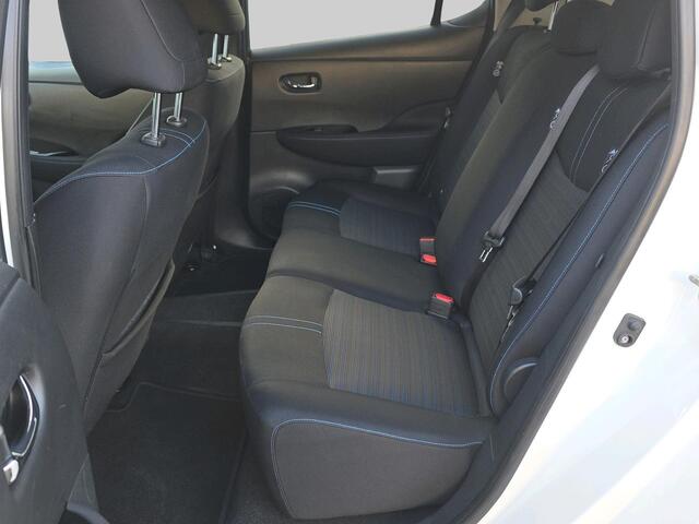 Nissan LEAF N-Connecta 40 kWh | Automaat | Stoelverwarming | Navigatie | 360 Camera |