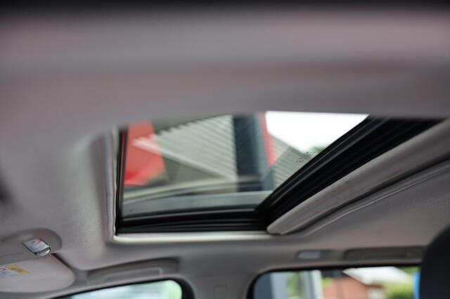 Nissan NAVARA 2.3 DCI DUBBEL CABINE N-GUARD A/T BE TREKKER 5 SITZ 4WD VAN