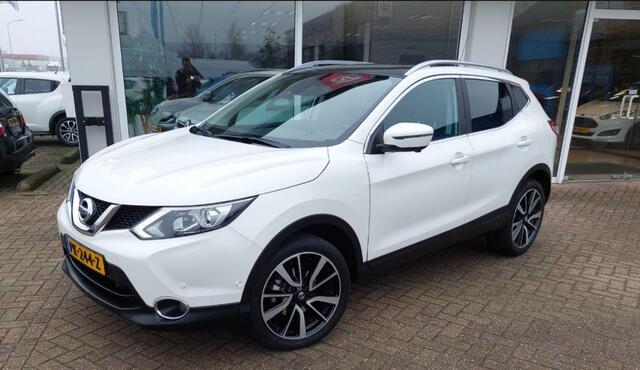Nissan QASHQAI 1.2 Tekna Automaat, Panoramadak, Trekhaak, Parkeersensoren voor + achter, Stoelverwarming, Lederen bekleding,
