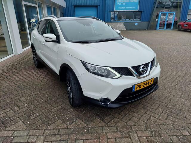 Nissan QASHQAI 1.2 Tekna Automaat, Panoramadak, Trekhaak, Parkeersensoren voor + achter, Stoelverwarming, Lederen bekleding,