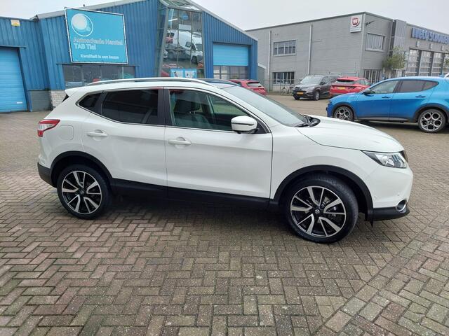 Nissan QASHQAI 1.2 Tekna Automaat, Panoramadak, Trekhaak, Parkeersensoren voor + achter, Stoelverwarming, Lederen bekleding,