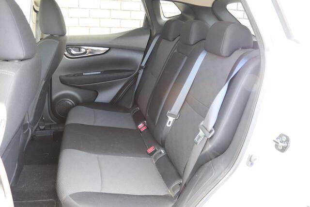 Nissan QASHQAI 1.2 N-Connecta | Panoramadak | Trekhaak | Achteruitrijcamera |