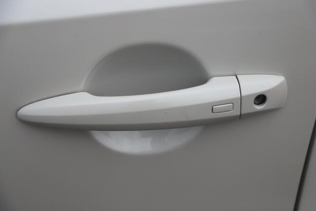 Nissan QASHQAI 1.3 MHEV Xtronic N-Style Automaat Two Tone Parelmoer Wit Keyless 19 inch LMV Navigatie Carplay Android 360 Camera Adaptive Cruise