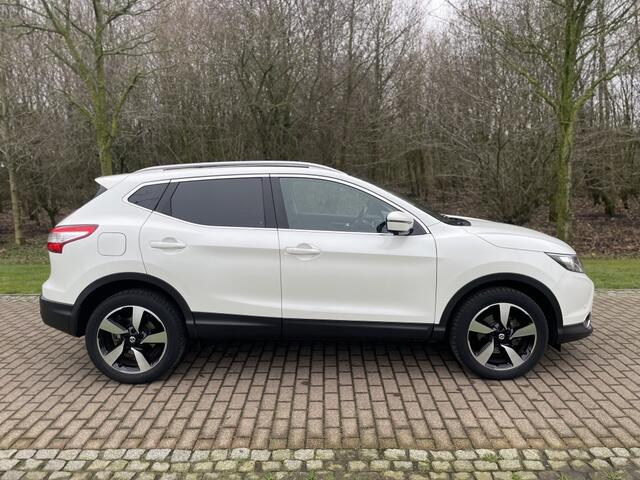 Nissan QASHQAI 1.2 N-Connecta 360 Graden camera, Panorama, Winterpakket, DAB