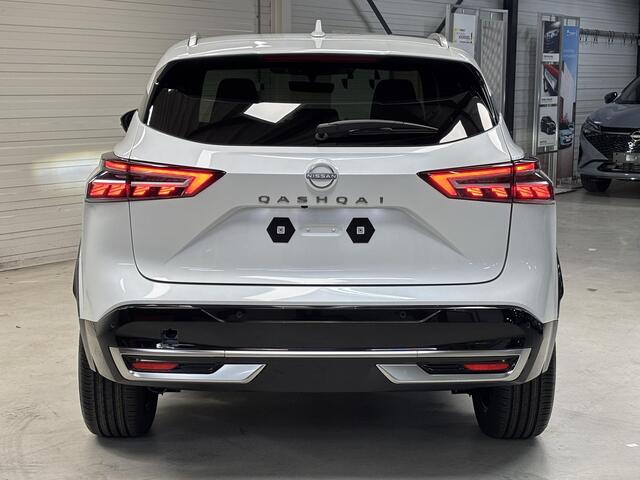 Nissan QASHQAI 1.3 MHEV Xtronic Tekna / Voorstoelen, voorruit + stuurwiel verwarmd / 1800 kg trekgewicht / Panorama dak / Metaalkleur parelmoer / Automatische airco / Rondomzichtcamera / Parkeersensoren voor + achter / Navigatiesysteem / Lichtmetalen velgen 19" / Ledere