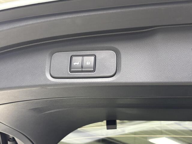 Nissan QASHQAI 1.3 MHEV Xtronic Tekna / Voorstoelen, voorruit + stuurwiel verwarmd / 1800 kg trekgewicht / Panorama dak / Metaalkleur parelmoer / Automatische airco / Rondomzichtcamera / Parkeersensoren voor + achter / Navigatiesysteem / Lichtmetalen velgen 19" / Ledere