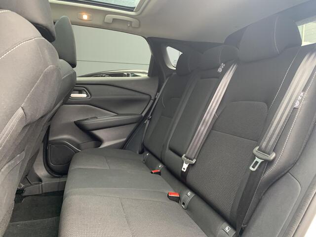 Nissan QASHQAI 1.3 MHEV Acenta | Panoramisch glazendak | Adaptieve cruise control | Trekhaak