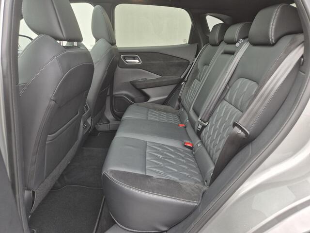 Nissan QASHQAI 1.3 MHEV Xtronic Tekna Plus Automaat / Nieuw model / Facelift / HUD / Panoramadak / Trekgewicht 1800 kg / Stuur-, Stoel en Voorruit verwarming / Elektrische achterklep / Stoel met massage functie /