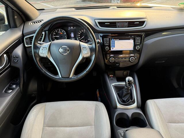 Nissan QASHQAI 1.6 Tekna 17" *Trekhaak & Stoelverwarming*