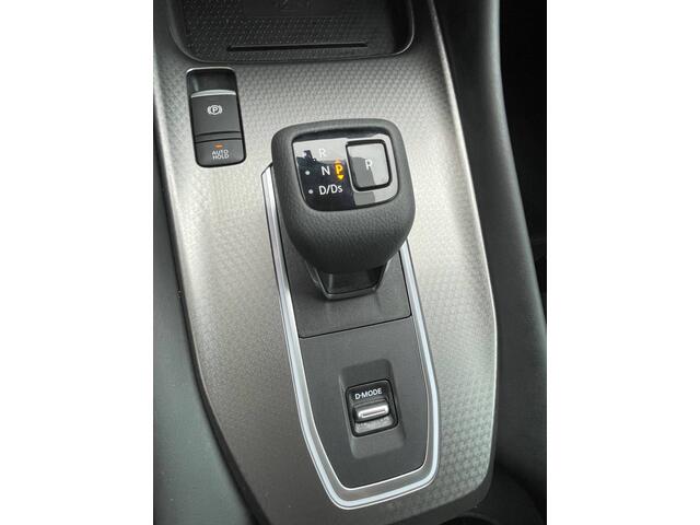 Nissan QASHQAI 1.3 MHEV N-Connecta Automaat Navigatie, Panoramadak, Head Up Display, Stoel/Stuurverwarming, El. achterklep, Climate Control, Adaptive Cruise Control