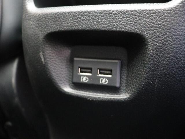 Nissan QASHQAI 1.3 DIG-T Design Edition | Rondom Zicht Camera | 19 Inch Velgen | Stoelverwarming | Elektrische Stoelen |