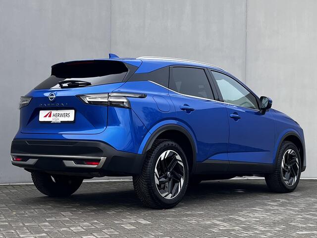 Nissan QASHQAI 1.3 MHEV Xtronic N-Connecta Automaat / Fabrieksgarantie tot 03-2028 < 100.000 km / 1.800 kg Trekgewicht / Adapt. CC / HUD / Camera 360° / Cold Pack / Stuur-, stoel- en voorruitverwarming / 18" LM + All Season banden /