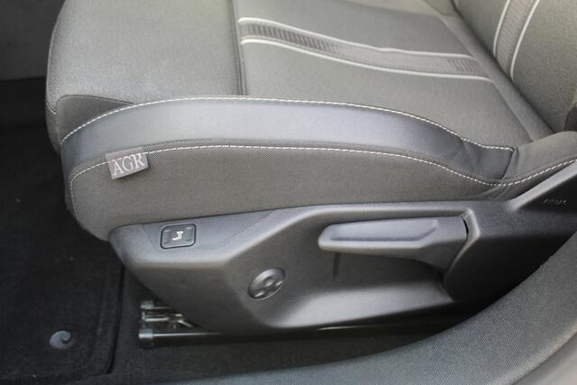 Opel ASTRA Sports Tourer 1.2 Turbo GS Line , 130 pk Automaat Climate control , Cruise control , Stoelverwarming , Bluetooth LED dag rijverlichting , AGR Stoel