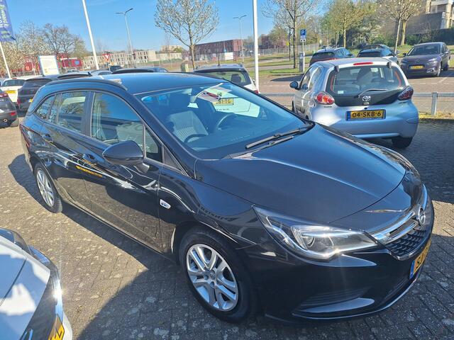 Opel ASTRA Sports Tourer 1.0 Business / CLIMA/ NAVI / PDC V+A/ENZ....
