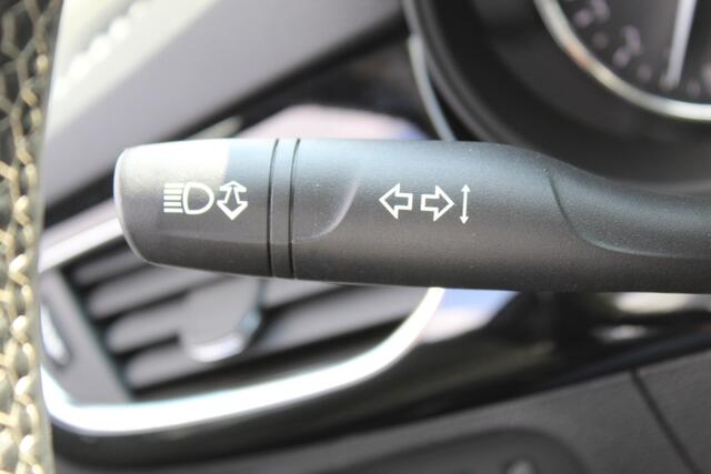 Opel ASTRA Sports Tourer 1.2 110pk Elegance Climate control , Camera , Cruise control , Stoel en stuur verwarming Bluetooth , LED dagrijverlichting ,