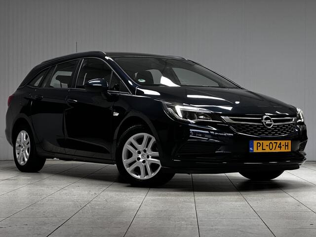 Opel ASTRA Sports Tourer 1.0 Online Edition/ Trekhaak/ Apple + Android/ DAB+/ Navi/ Airco/ Cruise/ Elek. pakket/ Isofix/ Bluetooth/ Armsteun/ Multi. LEDER. Stuur/ PDC V+a/ Dakrails/ LED Dagrijverl.