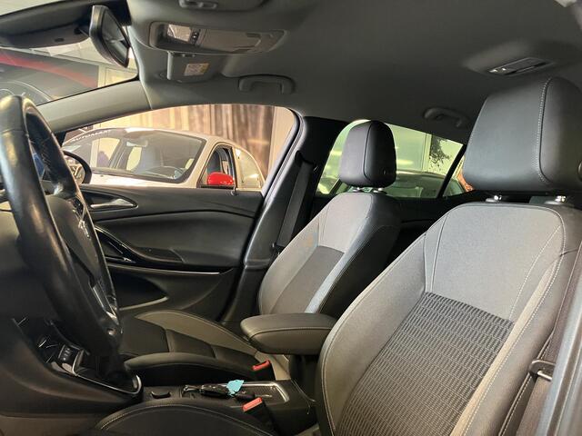 Opel ASTRA 1.2 Edition , Trekhaak, Voorruitverwarming, Camera, Navi, Clima, Apple Carplay & Android Auto, Stoel/Stuurverwarming, Cruise, PDC, LMV 17 Inch, Bluetooth, LKA