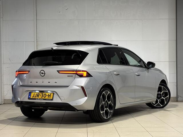 Opel ASTRA Ultimate 1.6 HYbrid PHEV 180pk e-EAT8 | SCHUIF/KANTELDAK | TREKHAAK | 360° CAMERA | BLACK PACK | ALCANTARA/LEDER | ADAPTIVE CRUISE | STOEL+STUURVERW. |