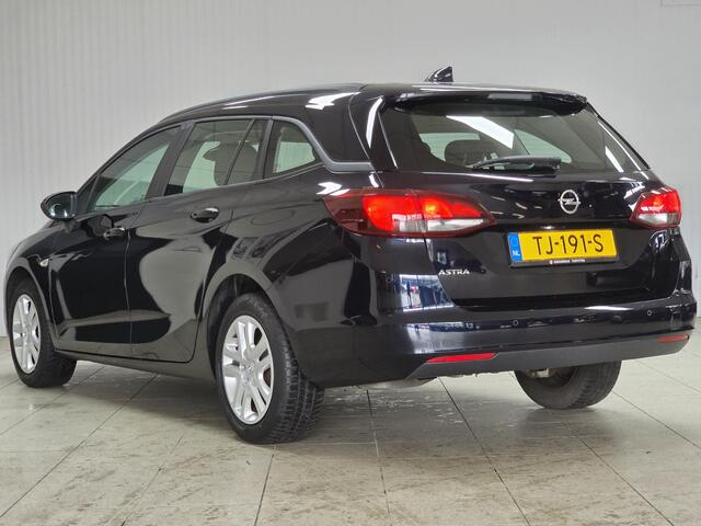 Opel ASTRA Sports Tourer 1.0 Online Edition/ PDC V+A/ LED Dagrijverl./ Apple + Android/ DAB+/ Navi/ Airco/ Cruise/ Elek. pakket/ Isofix/ Bluetooth/ Multi. LEDER. Stuur/ Metallic lak.